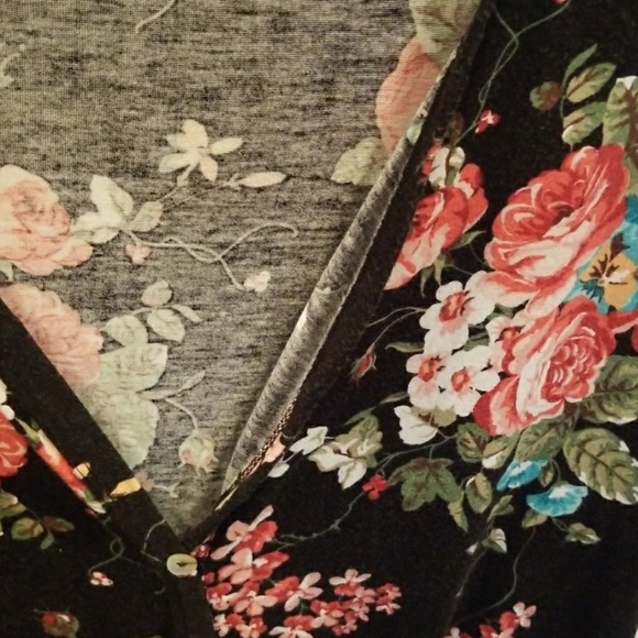 Urban Episode Black Floral Button Down Tie Blouse! - Picture 4 of 6